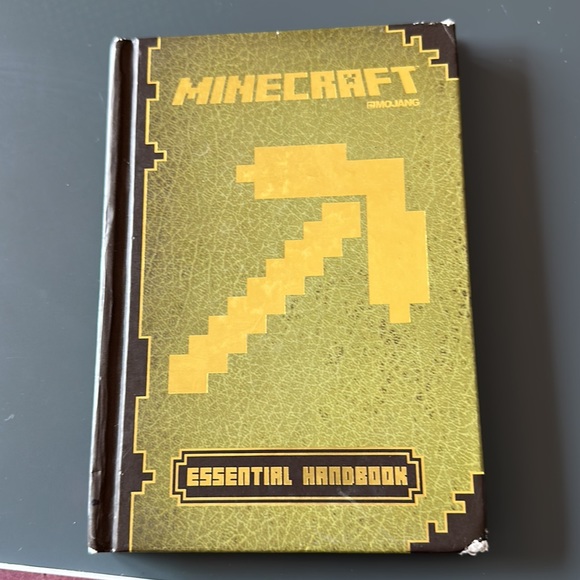 Microsoft Minecraft 3 book bundle set “Build it, combat tips, essential info.” - Picture 5 of 9